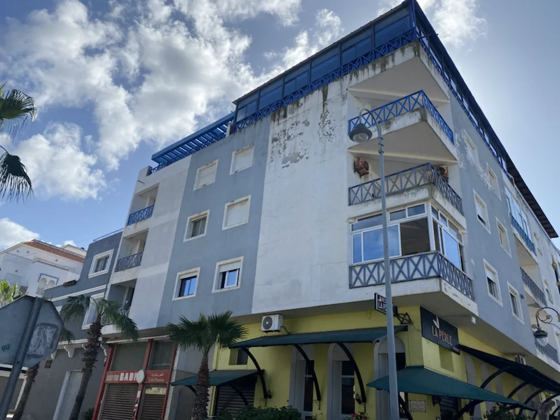 Archive de 2023 montrant la façade d’angle de La Perle d’Asilah avant sa rénovation